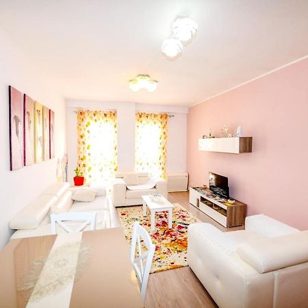 Happy Stories' Apartment In City Centre Shkodra Kültér fotó